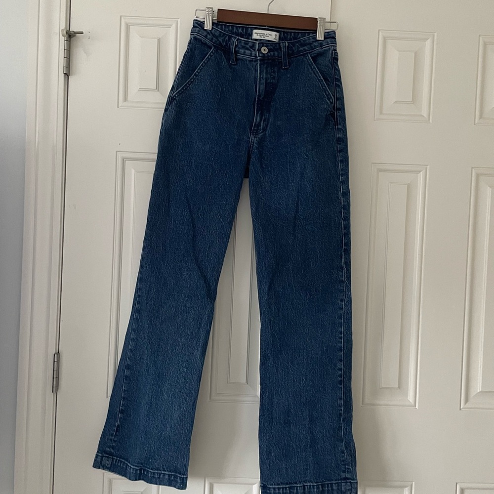 Abercrombie & Fitch The 90s Relaxed Jean High Rise